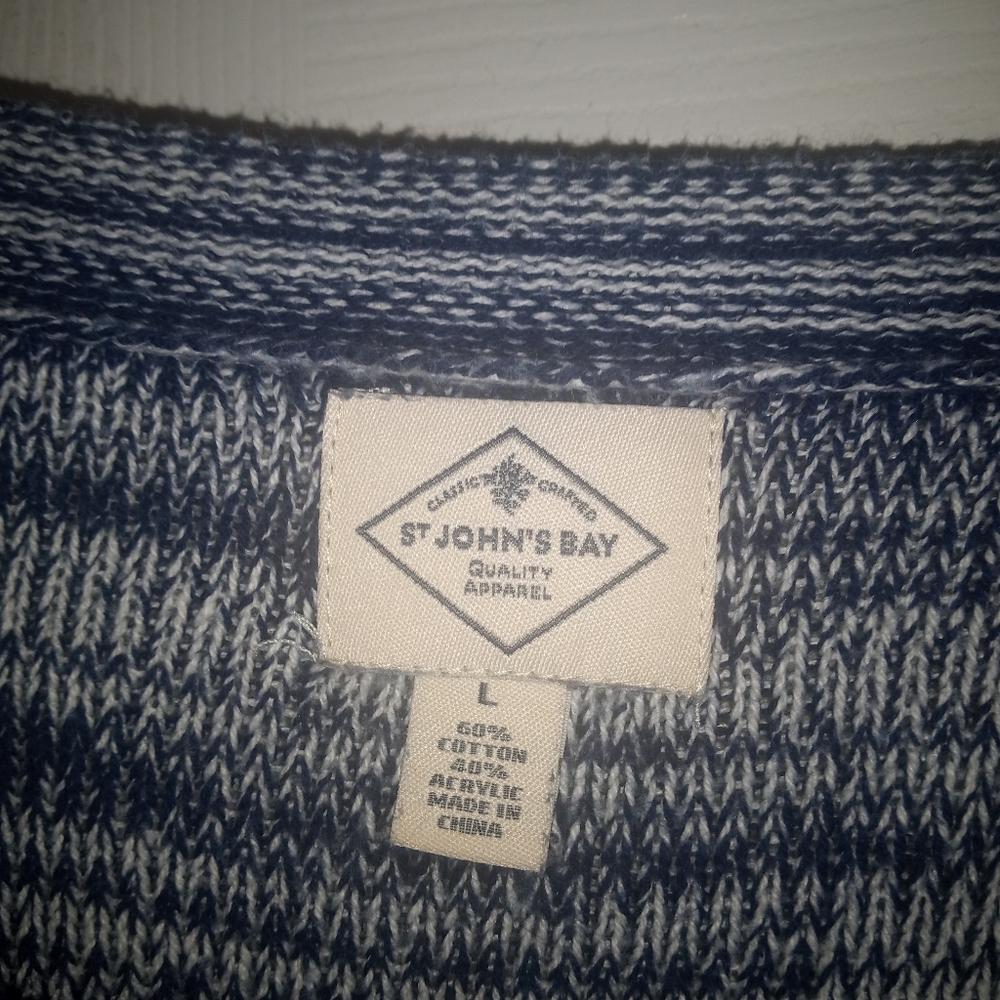 Ladies Sweater - Picture 2 of 3